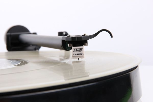Rega Carbon : Carbon Mise en situation 1